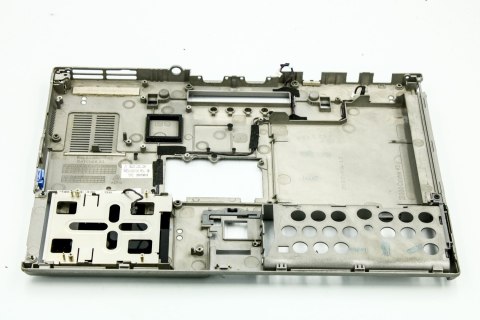 LOWER HOUSING HULL DELL LATITUDE D630 0KU190