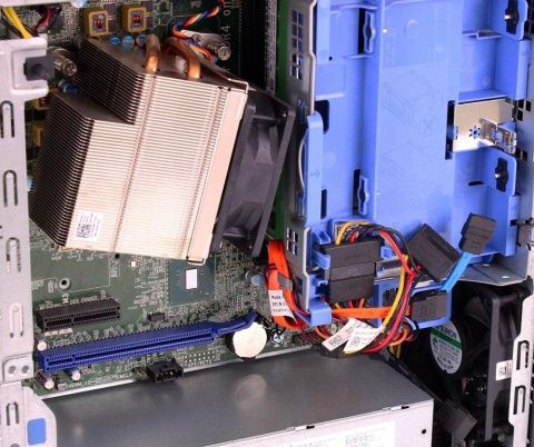 DELL 3420 XEON E3 V5 8GB DDR4 512GB SSD W10 2GW
