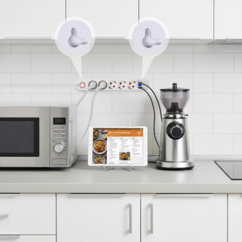 Maclean Listwa zasilająca 5 gniazd MCE395 W 3xUSB, 110-240v AC 50/60Hz, 2,1A max 2500W, biała