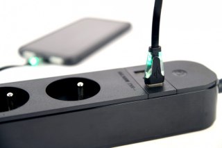 Gembird Inteligentna listwa zasilająca Tuya 4xFR 2xUSB-A 1xUSB-C Czarna