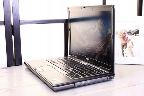 LAPTOP DELL D630 C2D 4GB 80HDD DVD RS232 WIFI USB