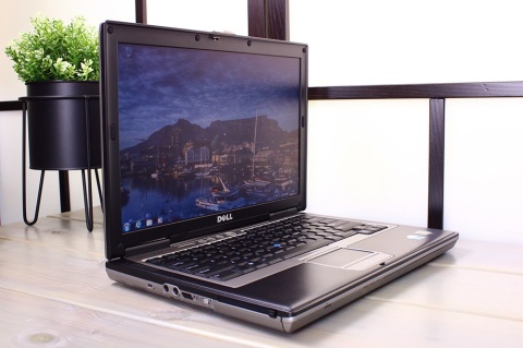 LAPTOP DELL D620 C2D 4GB 240SSD DVD RS232 WIFI USB