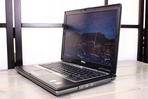 LAPTOP DELL D620 C2D 4GB 240SSD DVD RS232 WIFI USB