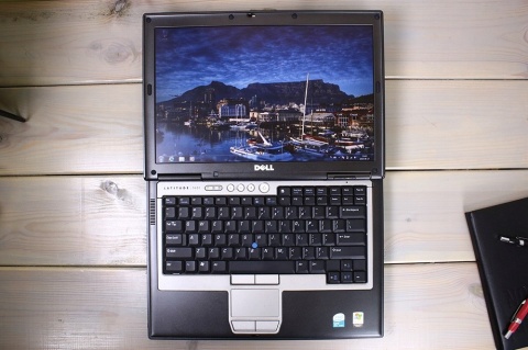 LAPTOP DELL D620 C2D 4GB 240SSD DVD RS232 WIFI USB